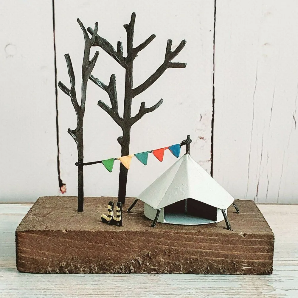 Shoeless Joe 11cm Festival Tent Ornament